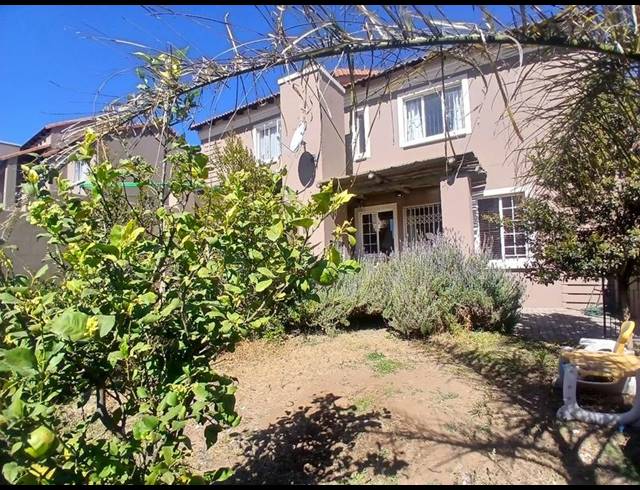 2 BEDROOM TOWNHOUSE FOR SALE IN HALFWAY GARDENS